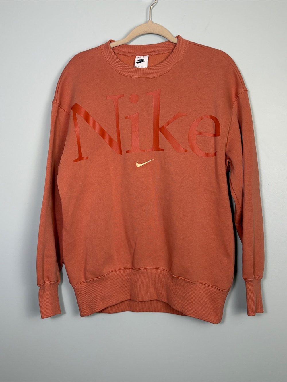 Nike Swoosh Retro Pullover Crewneck Women’s Sweatshirt Orange Size XS Athleisure